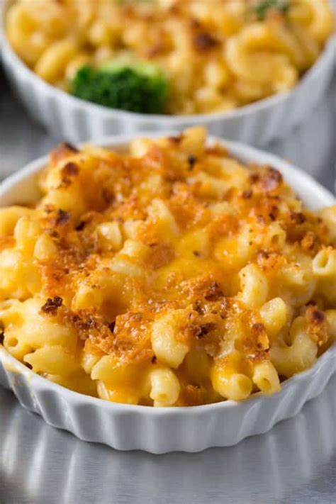old fashioned baked macaroni and cheese with bread crumbs